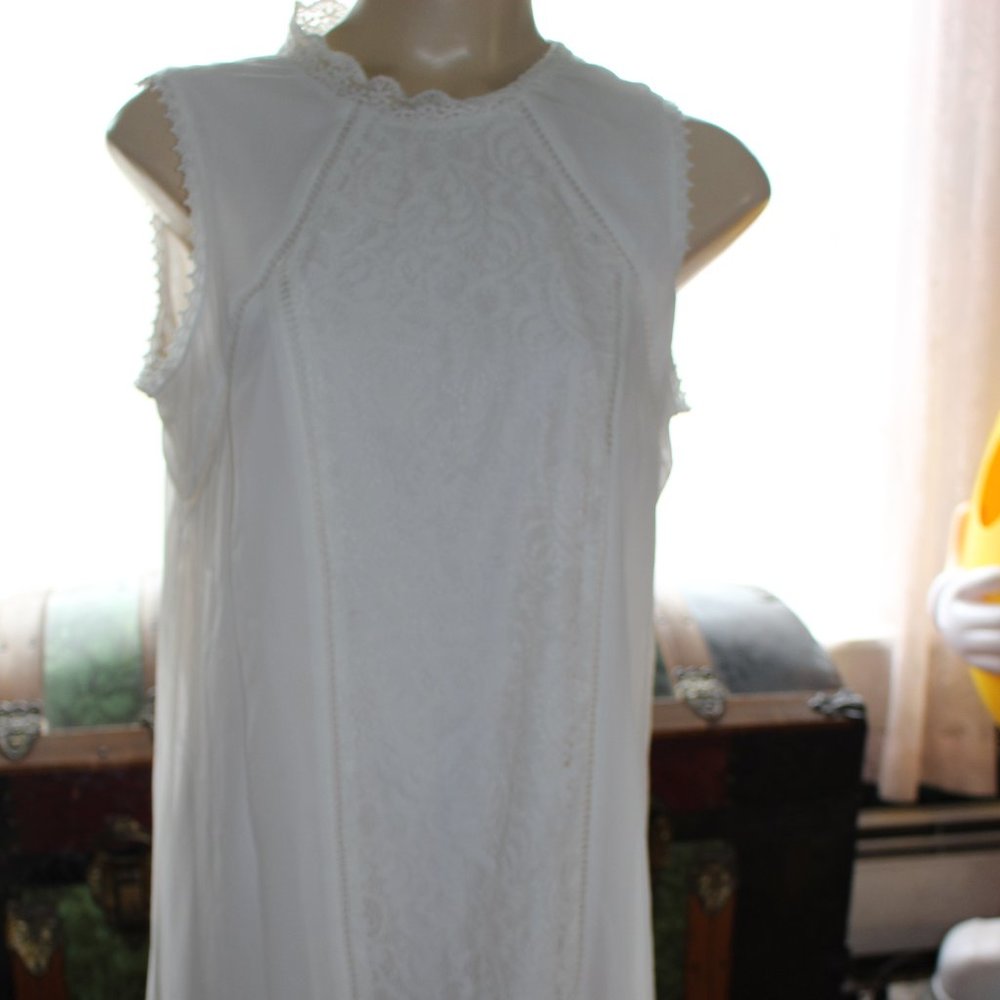 NWT As U Wish Sleeveless White Layered Lace Blouse Ruffled Bottom Sz L